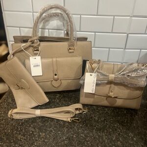 👜 – Beige 3-Piece Heart Detail Set